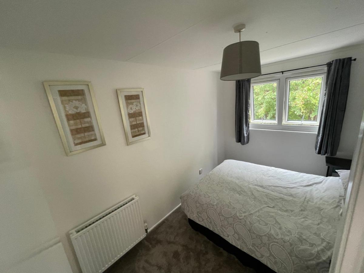 1-Bedroom Semi-Detached Chalet In Uddingston, Glasgow Kültér fotó