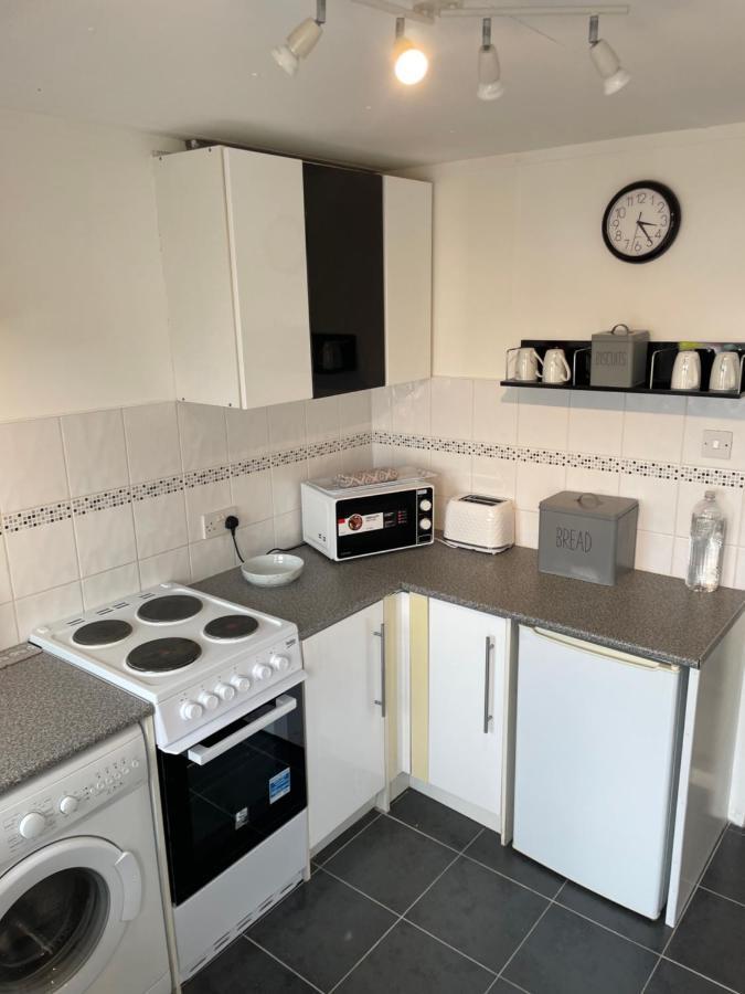 1-Bedroom Semi-Detached Chalet In Uddingston, Glasgow Kültér fotó