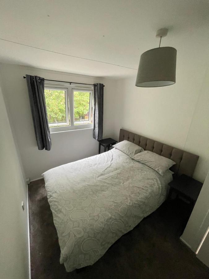 1-Bedroom Semi-Detached Chalet In Uddingston, Glasgow Kültér fotó