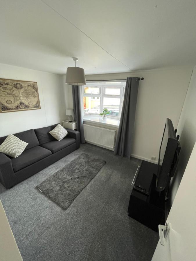 1-Bedroom Semi-Detached Chalet In Uddingston, Glasgow Kültér fotó