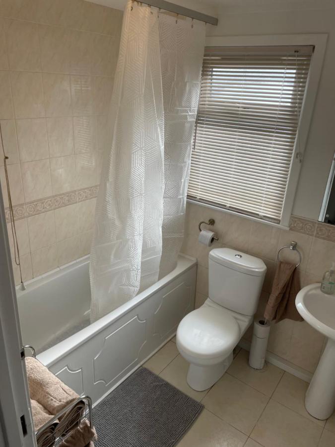 1-Bedroom Semi-Detached Chalet In Uddingston, Glasgow Kültér fotó