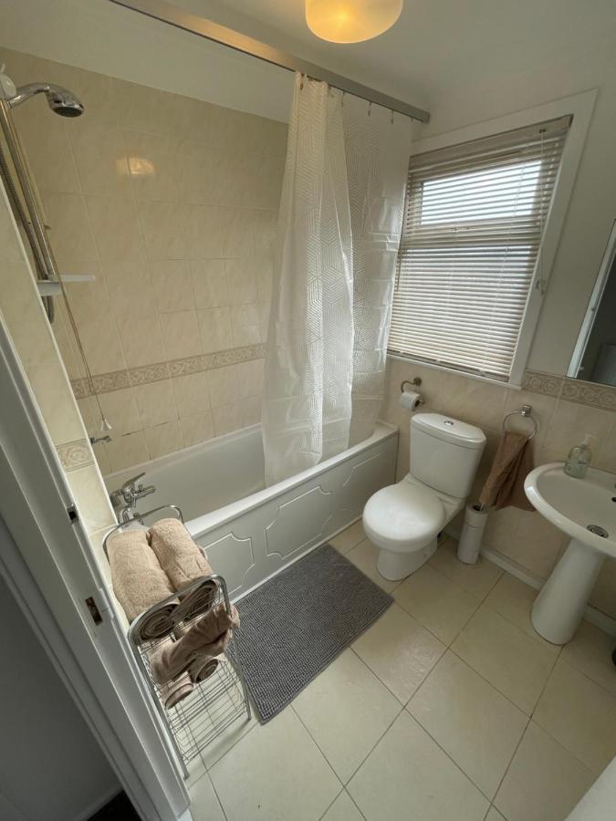 1-Bedroom Semi-Detached Chalet In Uddingston, Glasgow Kültér fotó