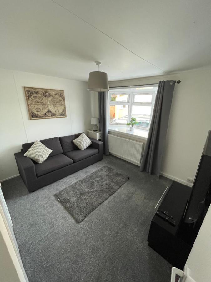 1-Bedroom Semi-Detached Chalet In Uddingston, Glasgow Kültér fotó